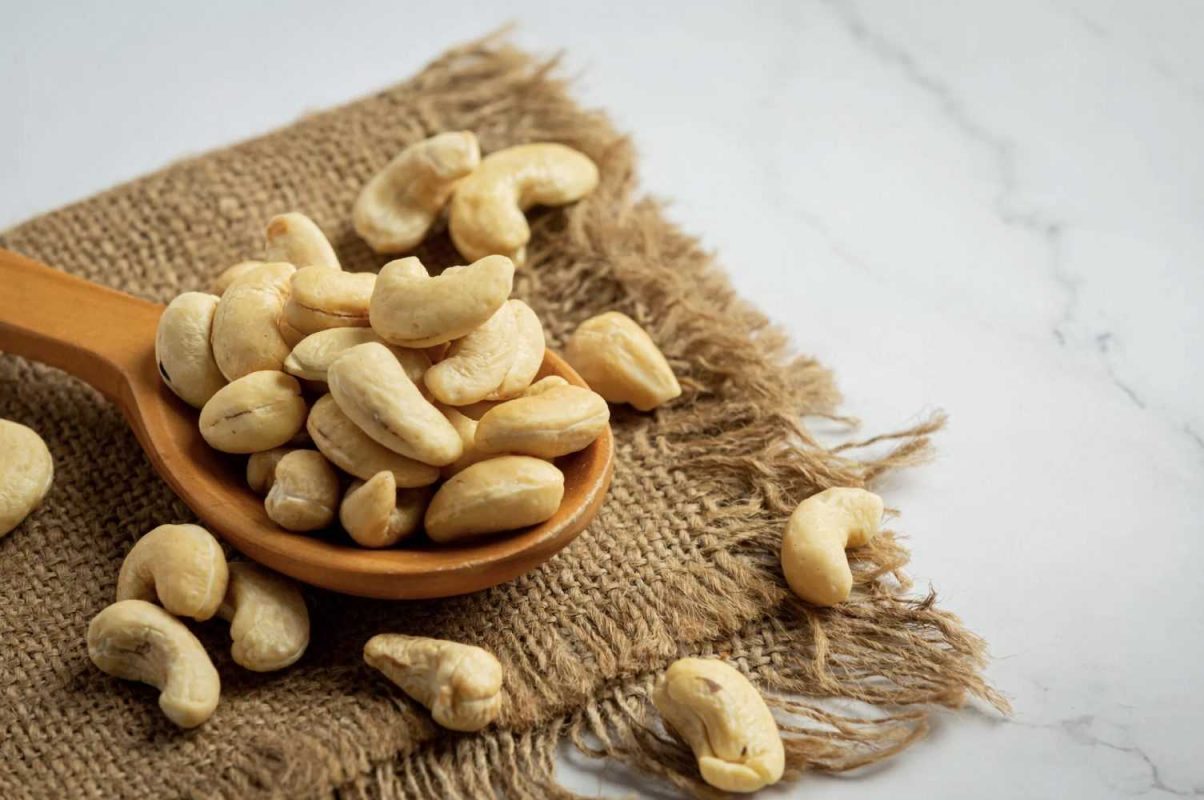 100g hạt điều bao nhiêu protein